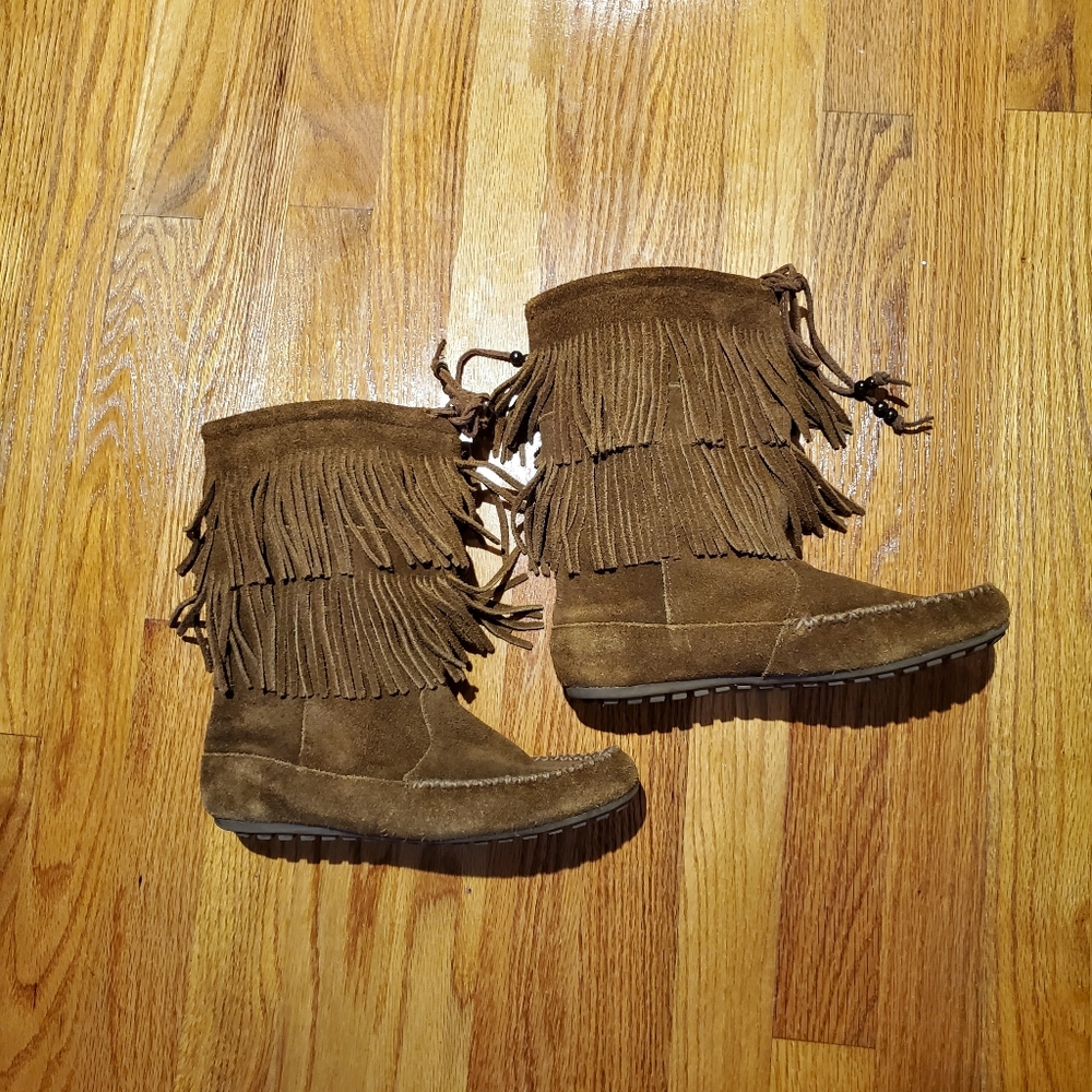 Minnetonka size 6 chocolate brown 2 layer fringe boots, used, good condition
